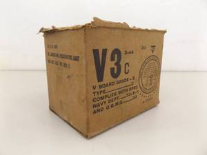 lot 44 image: Vintage Box Full of 21 New Old Stock 2 Oz Navy Lubricating Oil Cans