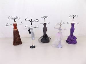lot 82 image: 5 Jewelry Organizer Mannequin Stands