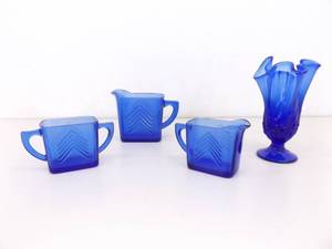 lot 87 image: Lot of Vintage Cobalt Blue Hazel Atlas Glass Creamer Set, and Vase