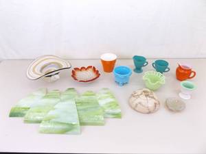 lot 93 image: Lot of Misc Art Glass, Fenton Uranium Glass, Slag Glass, Hazel Atlas Milk Glass, etc.