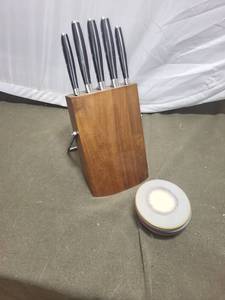lot 107P image: 6-Piece Chef Knife Set with Wooden Block and Decorative Mini Bowls
