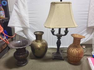 lot 109 image: Collection of 4 Vintage Vases and Table Lamp