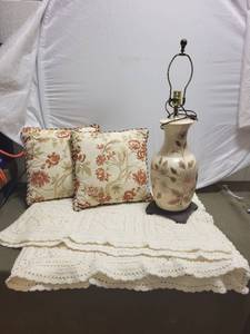 lot 115 image: Decorative Ceramic Lamp with Floral Cushions and Crocheted Blanket Set
