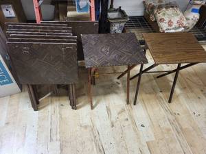 lot 139 image: Set of 8 Vintage Wood Veneer TV Tray Tables
