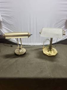 lot 155 image: Set of 2 Classic Desk Lamps with Brass Finish