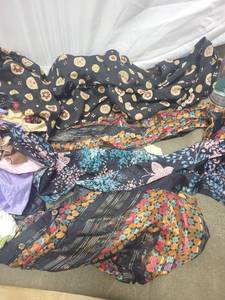 lot 252 image: Assorted Vintage Fabric Scrap Collection