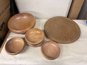 lot 85 image: Set of 6 Vintage Hellerware Wooden Bowls with Lazy Susan