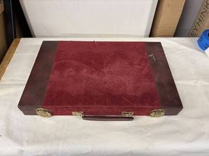 lot 86 image: Vintage Backgammon Set in Velvet and Leather Case