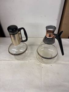 lot 89 image: Vintage Pyrex Glass Coffee Carafe Pots Set