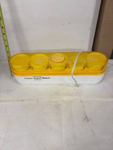 lot 133 image: Vintage Salton Inc. Automatic Yogurt Maker with 5 Cups