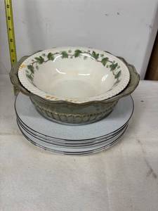 lot 134 image: Collection of Vintage Royal Gadsden Bowls with Set of Elegant Dinner Plates