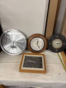 lot 174 image: Collection of 4 Wall Clocks in Various Designs