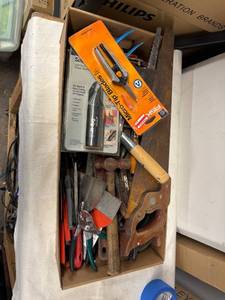 lot 185 image: Set of Assorted Hand Tools and Cutting Blades in Box