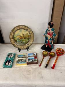 lot 189 image: Vintage Decorative Collectibles Set