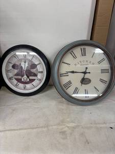 lot 200 image: Set of 2 Decorative Wall Clocks - Farmhouse Style