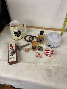 lot 203 image: Assorted Vintage Collectibles and Memorabilia