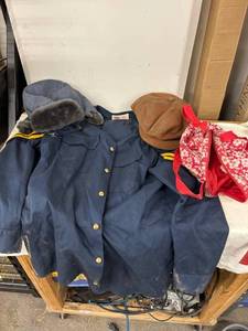 lot 291 image: Set of Winter Apparel with Jackets and Hats, Size Large