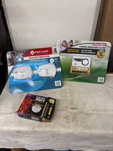 lot 296 image: First Alert Combination Smoke, Fire, and Carbon Monoxide Detectors Set
