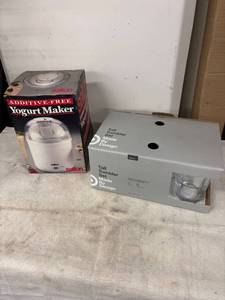 lot 316 image: Yogurt Maker and 6-Piece Tall Tumbler Glass Set