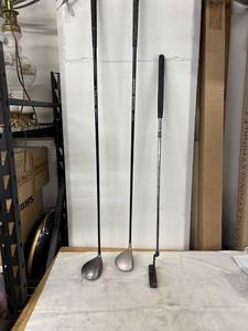 lot 323 image: Set of 3 Vintage Golf Clubs including Paragon and Dunlop