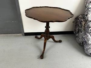 lot 121 image: Antique Mahogany Clawfoot Side Table