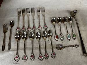 lot 208 image: Collection of 18 Stainless Steel and Enamel Flatware from Japan