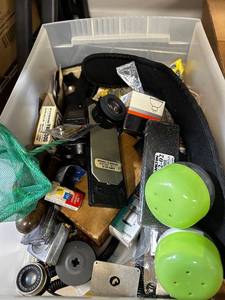 lot 231 image: Collection of Miscellaneous Vintage and Modern Gadgets and Accessories