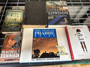 lot 272 image: Assorted Collection of 8 Books and Vintage Magazine