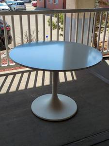 lot 1P image: White Round Tulip Pedestal Table Modern Design