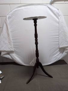lot 4 image: Marble Top Pedestal Table