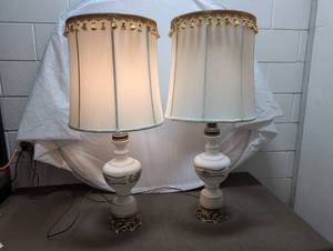 lot 35 image: Vintage Gold Accented Table Lamps Pair