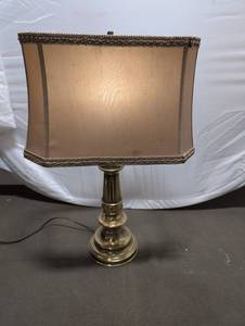 lot 37 image: Stiffel Brass Table Lamp Classic Design