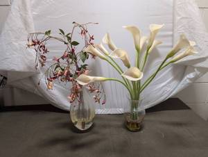 lot 42 image: Elegant Artificial Floral Arrangement Set