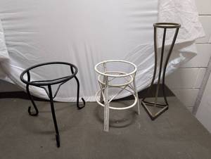 lot 44 image: Set of 3 Plant Stands