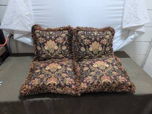 lot 47 image: Floral Tapestry Throw Pillows, Set of 4