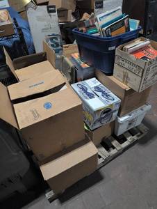 lot 51 image: Bulk Lot of Books & Magazines Collection