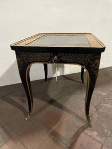 lot 512 image: Drexel Ornate Black and Gold Inlaid Side Table