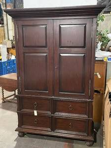 lot 520 image: Ralph Lauren 80 Tall Wooden Wardrobe with Shelves and Drawers