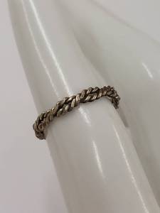 lot 24J image: Elegant Sterling Silver Twist Band Ring