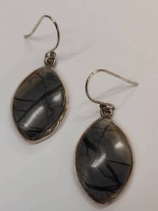 lot 26J image: Elegant Sterling Silver Earrings with Leaf Design