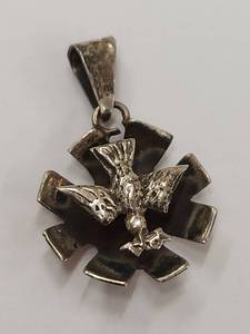 lot 29J image: Vintage Sterling Silver Bird Pendant Cross Design