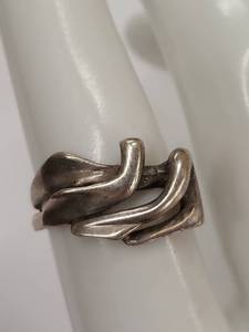lot 49J image: Elegant Abstract Sterling Silver Ring
