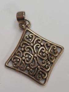 lot 50J image: Vintage Elegant Intricate Sterling Silver .925 Pendant