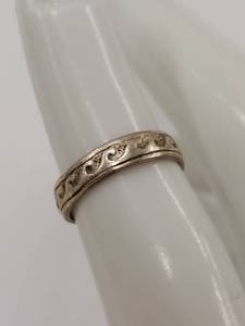 lot 82J image: Vintage Sterling Silver Ring with Etched Wave Design
