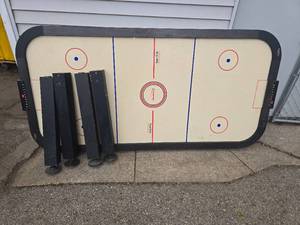lot 88 image: air hockey table