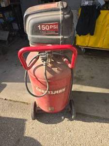 lot 5 image: Craftsman air compressor