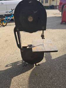 lot 3 image: Band saw