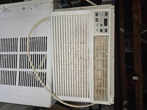 lot 98 image: 110v window ac