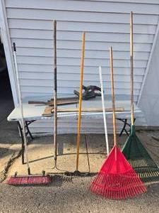 lot 80 image: yard tools