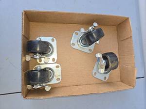 lot 36 image: castors